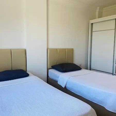 Kadinlar Denizi'nde Plaja 50 Metre 1+1 Daire