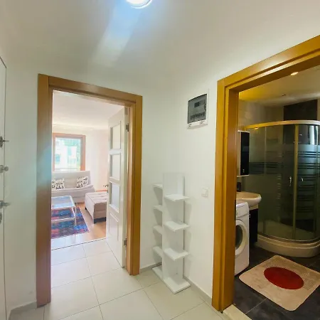Apartment Kadinlar Denizi'nde Plaja 50 Metre 1+1 Daire Kusadasi