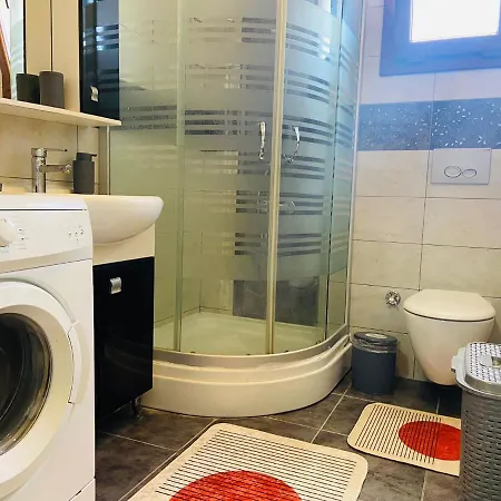 Kadinlar Denizi'nde Plaja 50 Metre 1+1 Daire * كوشاداسيه