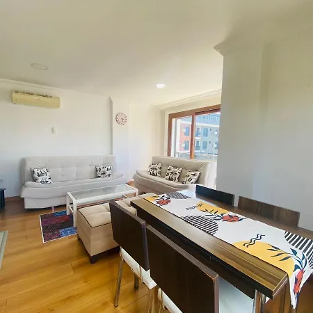 Kadinlar Denizi'nde Plaja 50 Metre 1+1 Daire * كوشاداسيه